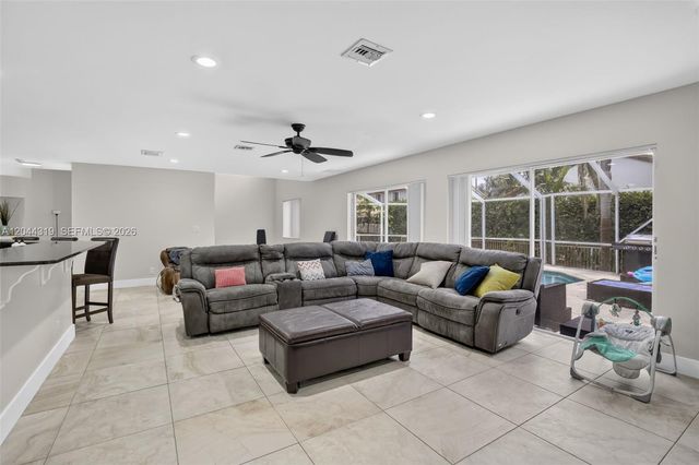 19322 NW 11th St, Pembroke Pines, FL 33029