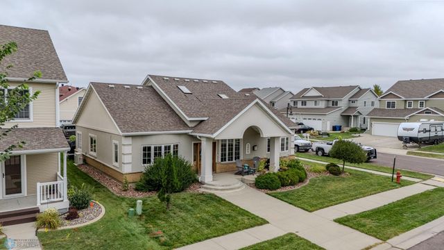 4809 39th Avenue S, Fargo, ND 58104