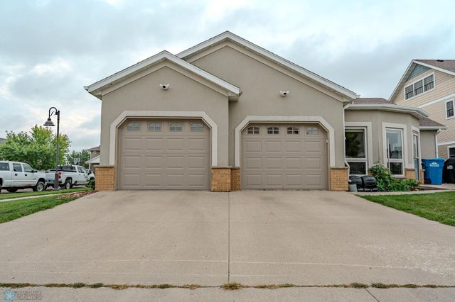4809 39th Avenue S, Fargo, ND 58104