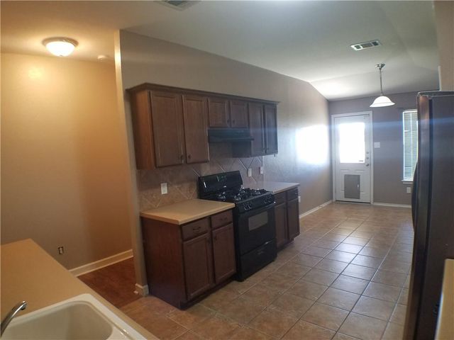 2488 Green Meadows LN, Buda, TX 78610