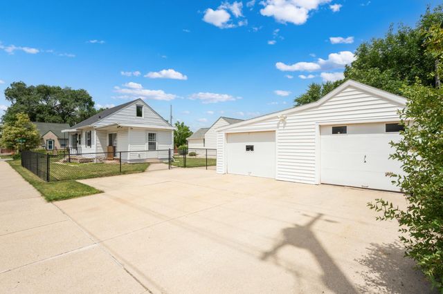 1205 9th Street NE, Rochester, MN 55906
