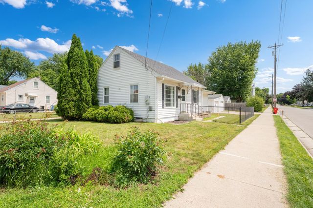 1205 9th Street NE, Rochester, MN 55906