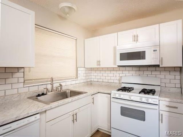 12053 La Padera Lane, Florissant, MO 63033