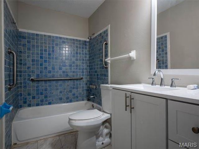 12053 La Padera Lane, Florissant, MO 63033