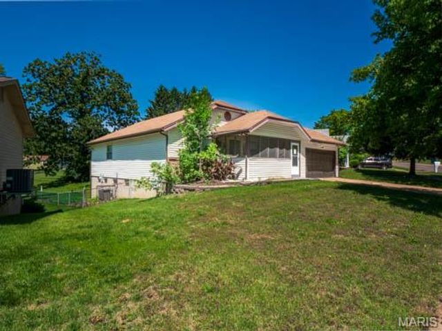 12053 La Padera Lane, Florissant, MO 63033