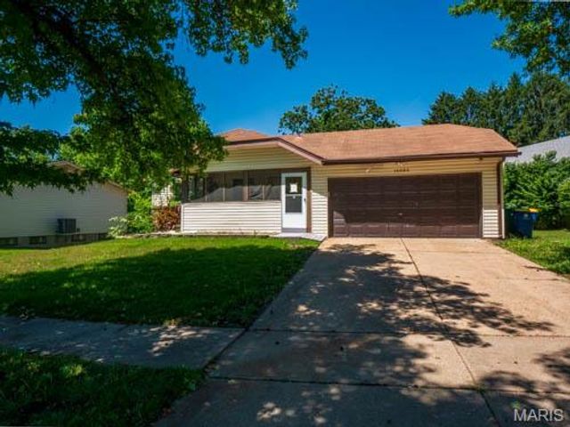 12053 La Padera Lane, Florissant, MO 63033