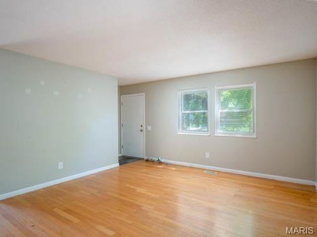 12053 La Padera Lane, Florissant, MO 63033
