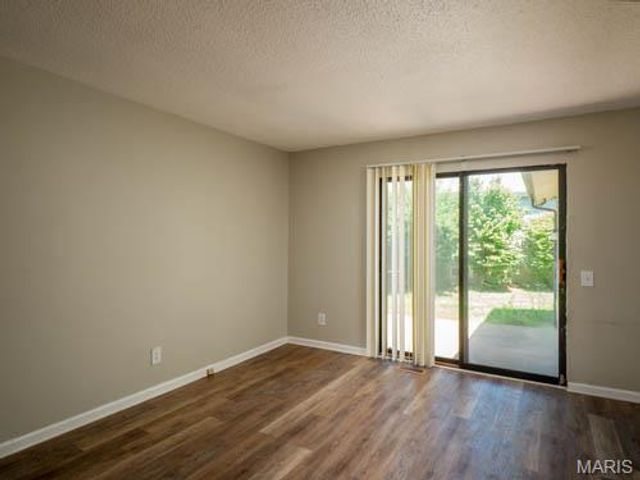 12053 La Padera Lane, Florissant, MO 63033