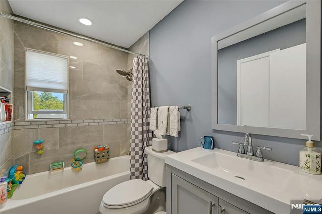 917 E Lawn Drive, Teaneck, NJ 07666