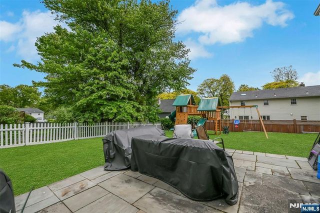 917 E Lawn Drive, Teaneck, NJ 07666