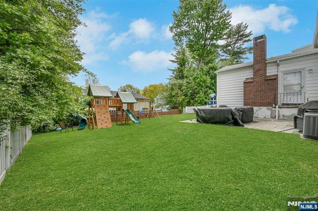 917 E Lawn Drive, Teaneck, NJ 07666
