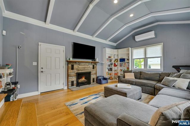 917 E Lawn Drive, Teaneck, NJ 07666