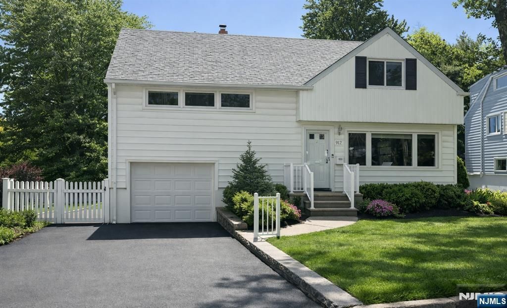 917 E Lawn Drive, Teaneck, NJ 07666