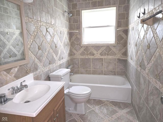 2928 S Kenmore Road, Indianapolis, IN 46203