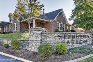 4402 Southbridge Ct, Louisville, KY 40272