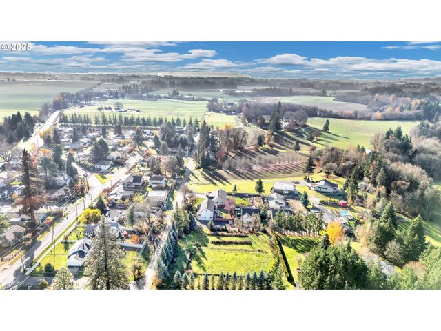 601 S PARK St, Carlton, OR 97111