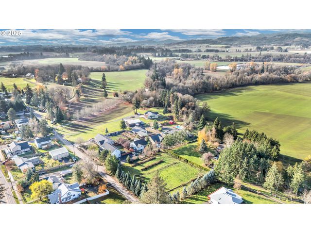 601 S PARK St, Carlton, OR 97111