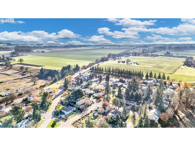 601 S PARK St, Carlton, OR 97111