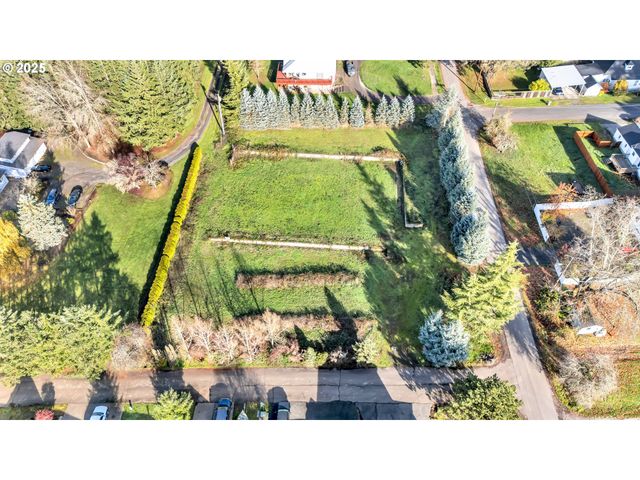 601 S PARK St, Carlton, OR 97111