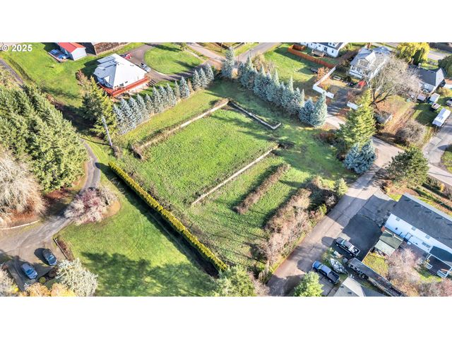 601 S PARK St, Carlton, OR 97111