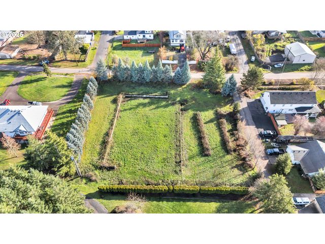 601 S PARK St, Carlton, OR 97111