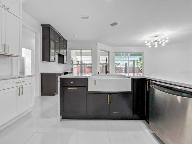 10122 NEWINGTON DRIVE, Orlando, FL 32836