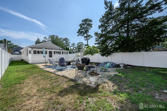 609 Parkside Avenue, Toms River, NJ 08753