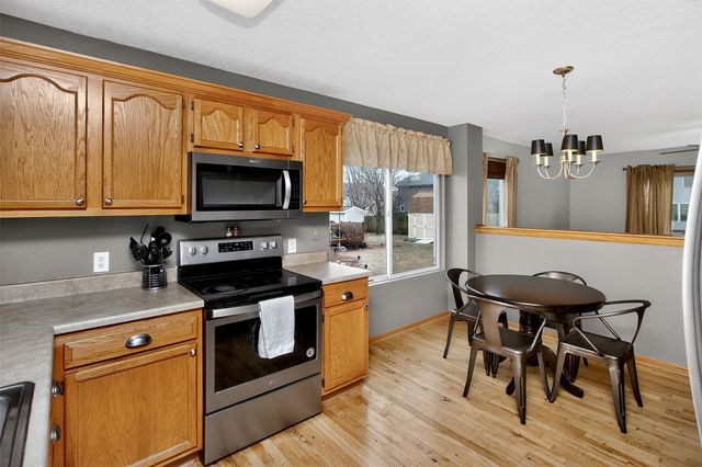 12302 Valdez Drive, Urbandale, IA 50323