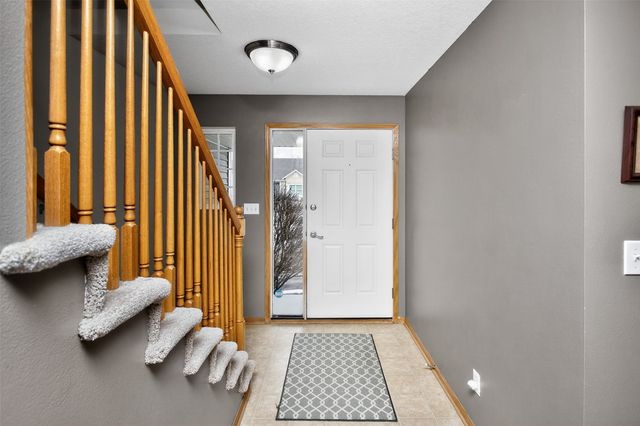 12302 Valdez Drive, Urbandale, IA 50323