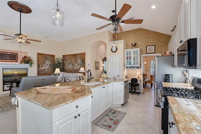 6642 OAKLAND HILLS DRIVE, Lakewood Ranch, FL 34202