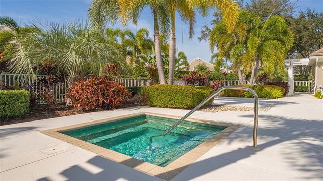 6642 OAKLAND HILLS DRIVE, Lakewood Ranch, FL 34202