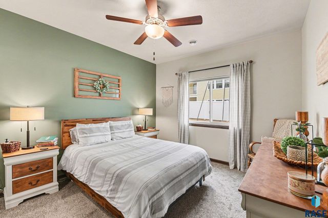 9062 W Ark Pl Place, Sioux Falls, SD 57106