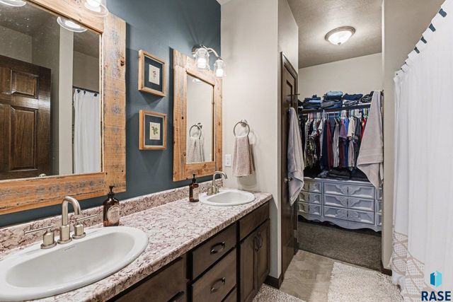 9062 W Ark Pl Place, Sioux Falls, SD 57106