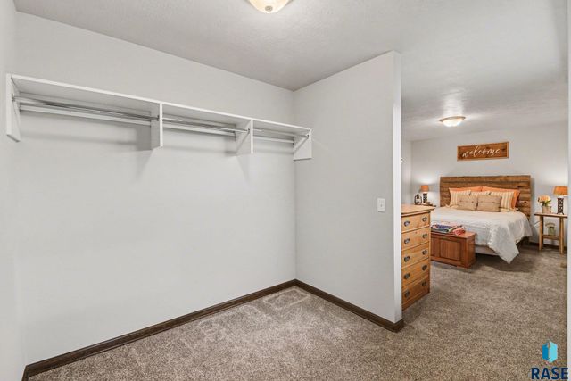 9062 W Ark Pl Place, Sioux Falls, SD 57106