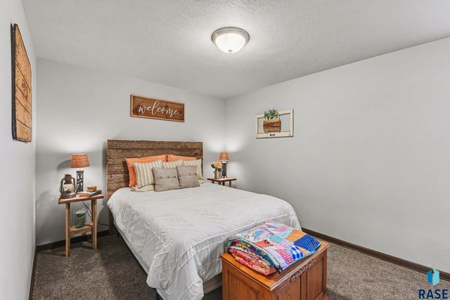 9062 W Ark Pl Place, Sioux Falls, SD 57106