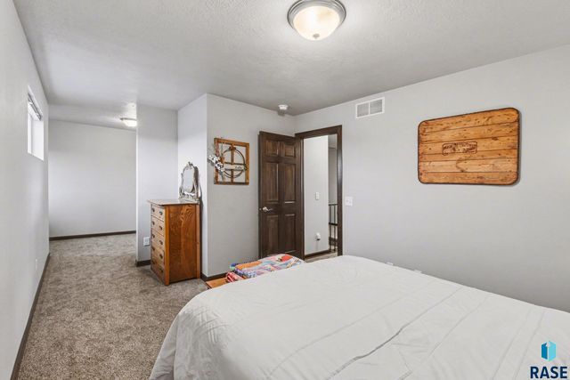 9062 W Ark Pl Place, Sioux Falls, SD 57106