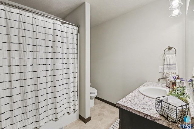 9062 W Ark Pl Place, Sioux Falls, SD 57106