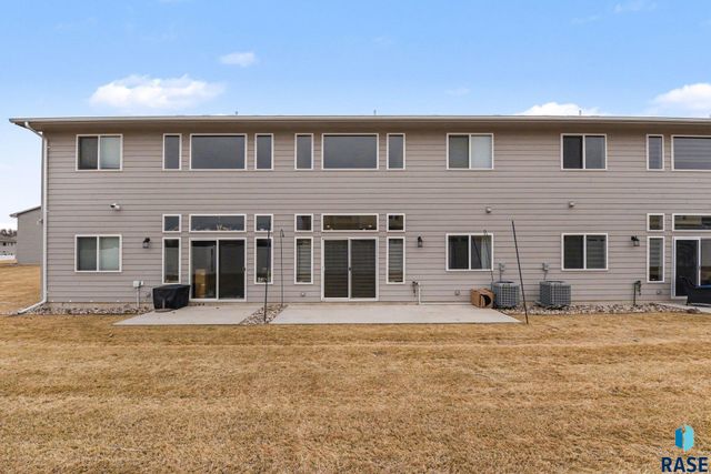 9062 W Ark Pl Place, Sioux Falls, SD 57106