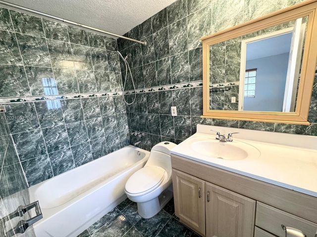 8600 SW 109th Ave 4-202, Miami, FL 33173