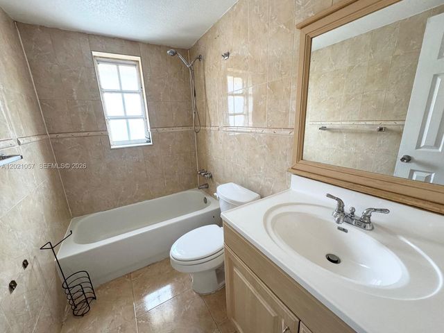 8600 SW 109th Ave 4-202, Miami, FL 33173