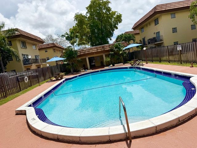 8600 SW 109th Ave 4-202, Miami, FL 33173