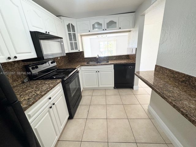 8600 SW 109th Ave 4-202, Miami, FL 33173
