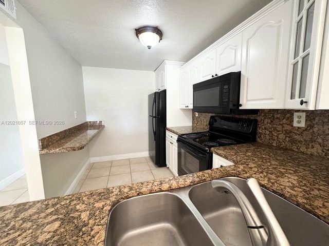 8600 SW 109th Ave 4-202, Miami, FL 33173