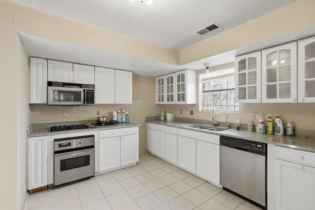 631 Western Hills Drive SE, Rio Rancho, NM 87124