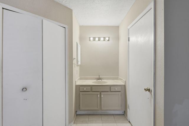 631 Western Hills Drive SE, Rio Rancho, NM 87124