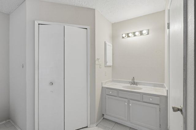 631 Western Hills Drive SE, Rio Rancho, NM 87124