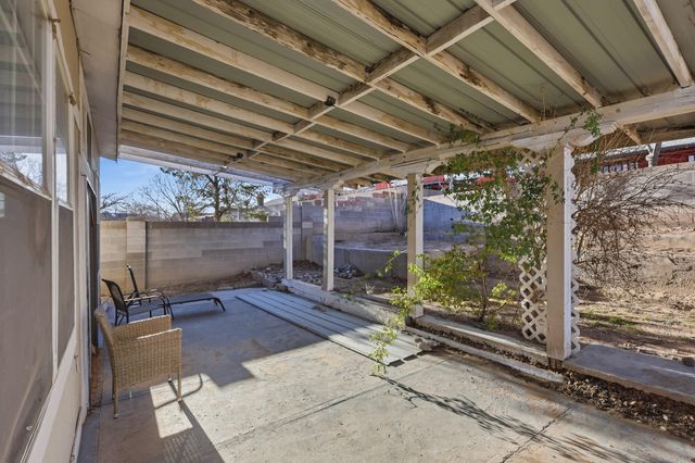 631 Western Hills Drive SE, Rio Rancho, NM 87124