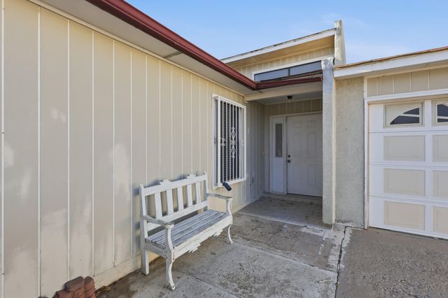 631 Western Hills Drive SE, Rio Rancho, NM 87124