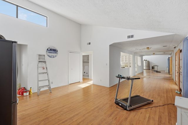 631 Western Hills Drive SE, Rio Rancho, NM 87124