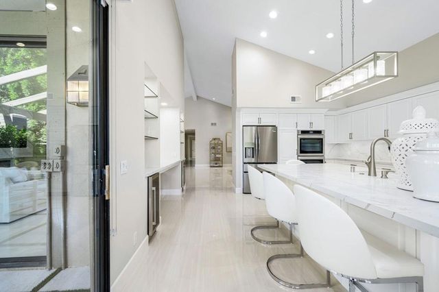 198 Green Mountain Drive, Palm Desert, CA 92211